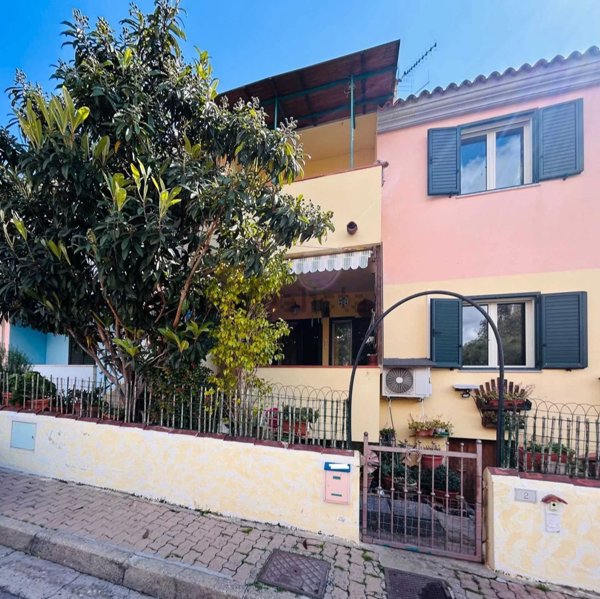 appartamento in vendita ad Orosei in zona Sos Alinos
