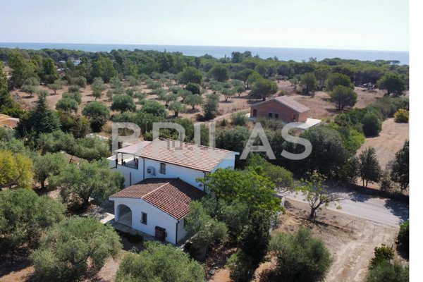 casa indipendente in vendita ad Orosei