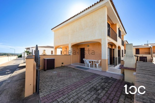 casa indipendente in vendita ad Orosei in zona Sos Alinos