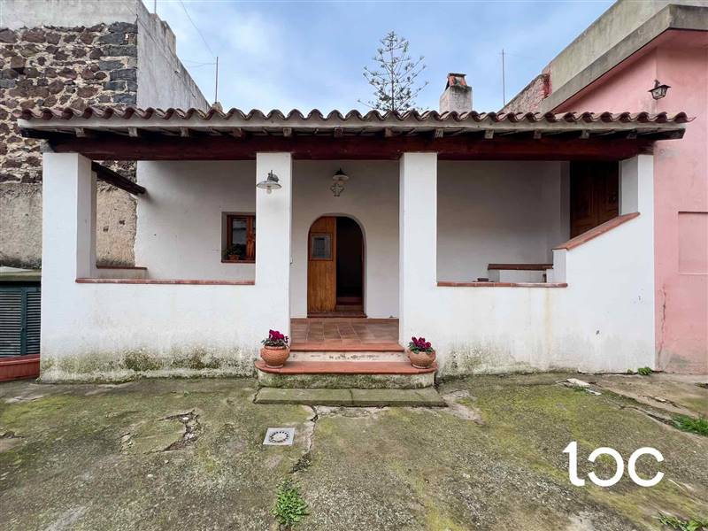 casa indipendente in vendita ad Orosei