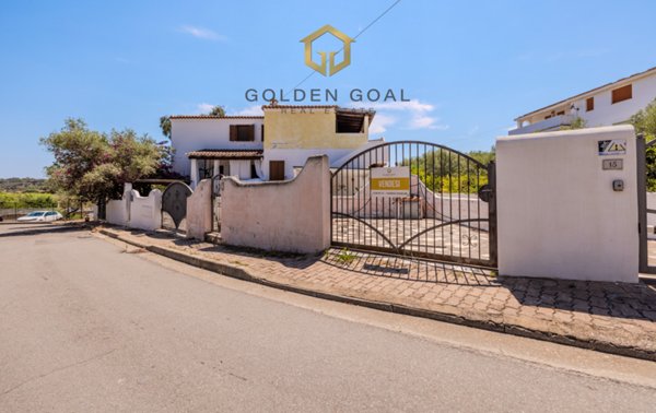 casa indipendente in vendita ad Orosei