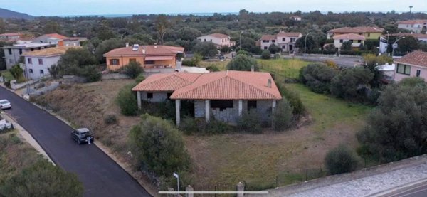 casa indipendente in vendita a Posada