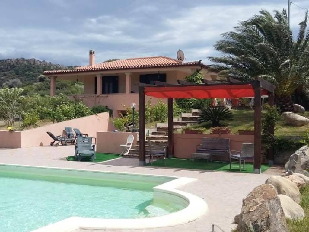 casa indipendente in vendita a Posada
