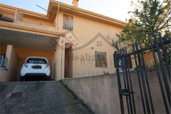 casa indipendente in vendita a Posada