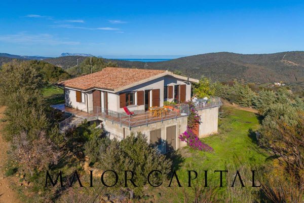 casa indipendente in vendita a Posada