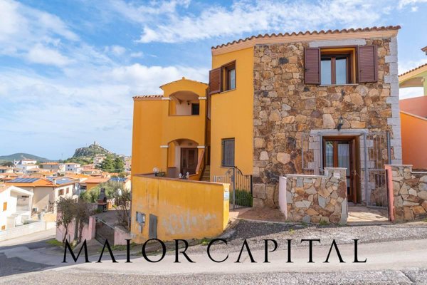 casa indipendente in vendita a Posada