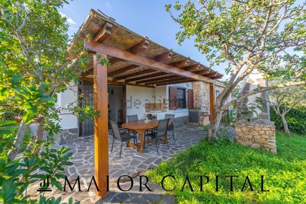 casa indipendente in vendita a Posada