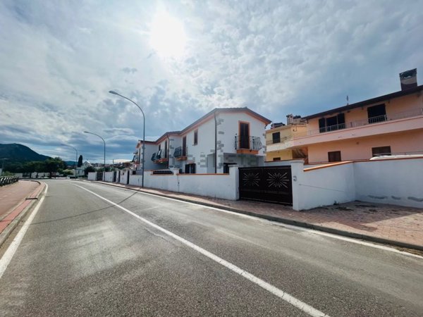 casa indipendente in vendita a Posada