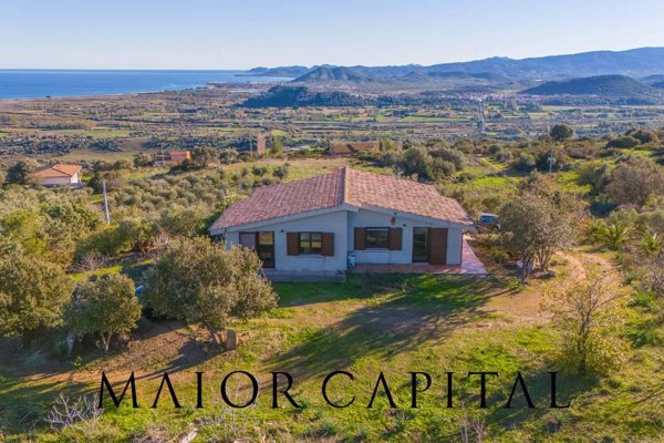 casa indipendente in vendita a Posada