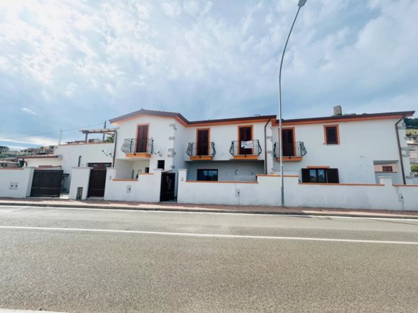 casa indipendente in vendita a Posada