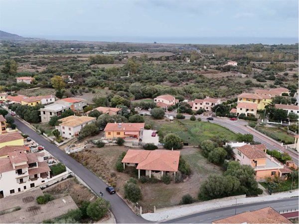 casa indipendente in vendita a Posada