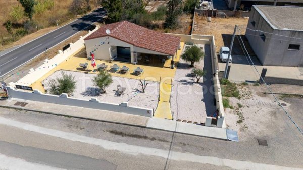 negozio in vendita a Posada