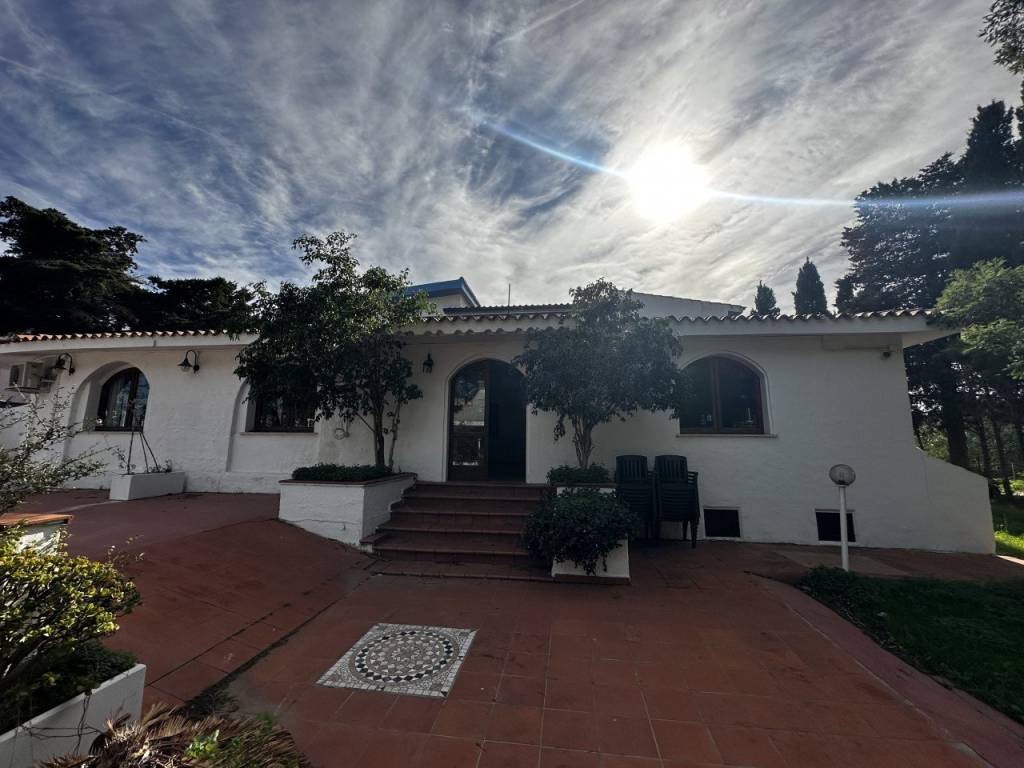 intera palazzina in vendita a Posada