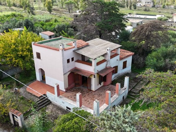 casa indipendente in vendita a Posada