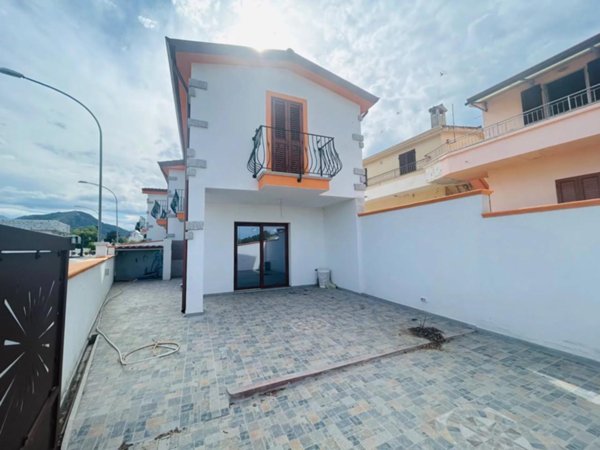 casa indipendente in vendita a Posada