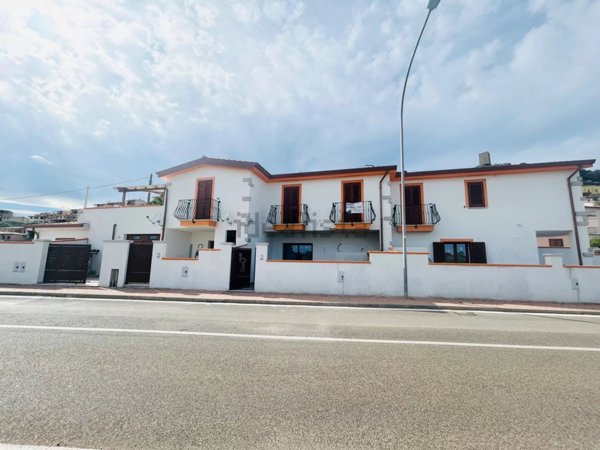 casa indipendente in vendita a Posada