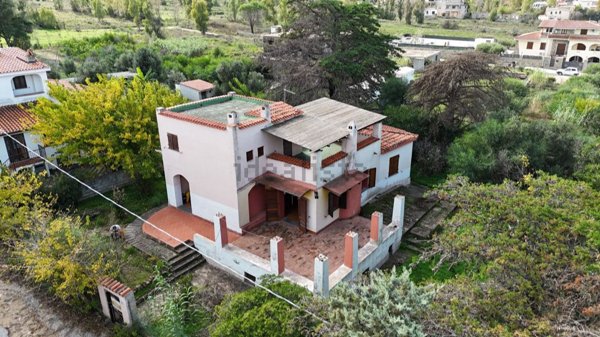 casa indipendente in vendita a Posada