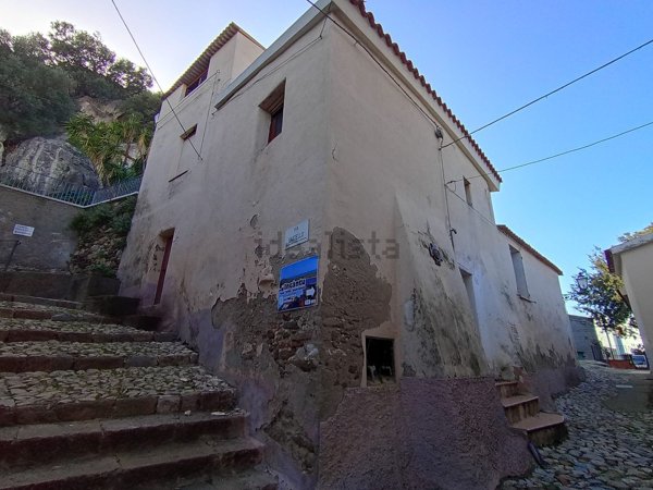 casa indipendente in vendita a Posada