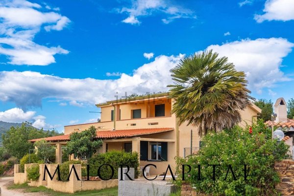 casa indipendente in vendita a Posada