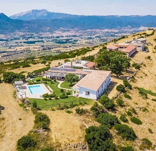 negozio in vendita a Posada