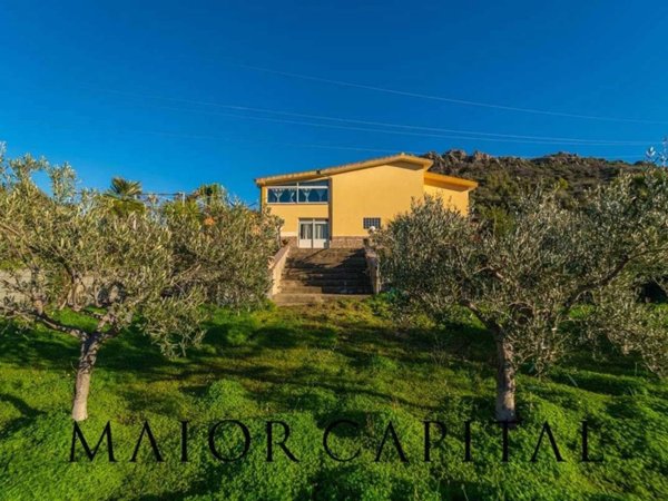 casa indipendente in vendita a Posada