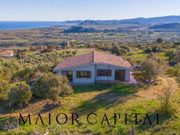 casa indipendente in vendita a Posada