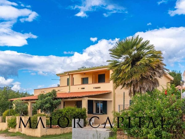 casa indipendente in vendita a Posada