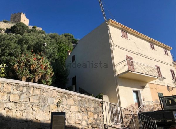 casa indipendente in vendita a Posada