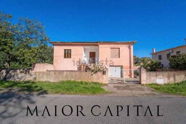 casa indipendente in vendita a Posada