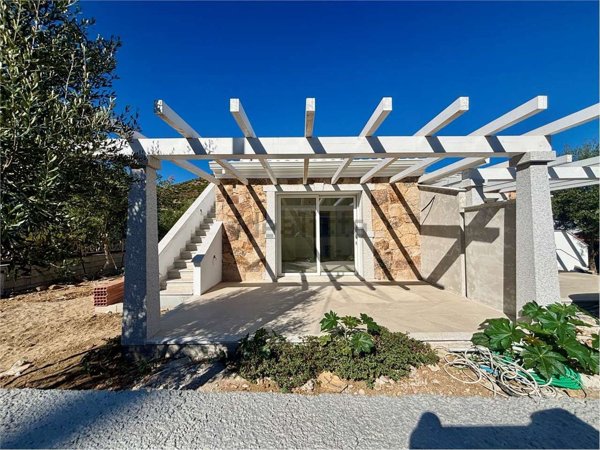 casa indipendente in vendita a Posada