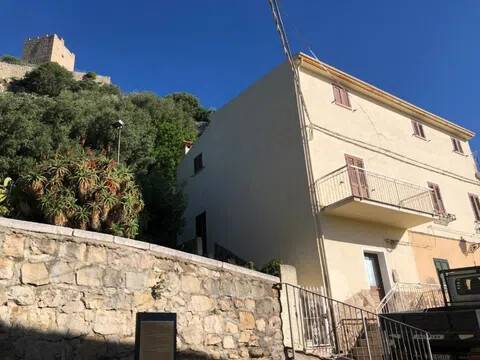 casa indipendente in vendita a Posada in zona San Giovanni di Posada