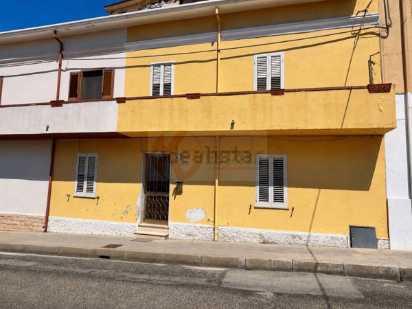 casa indipendente in vendita a Posada in zona San Giovanni di Posada