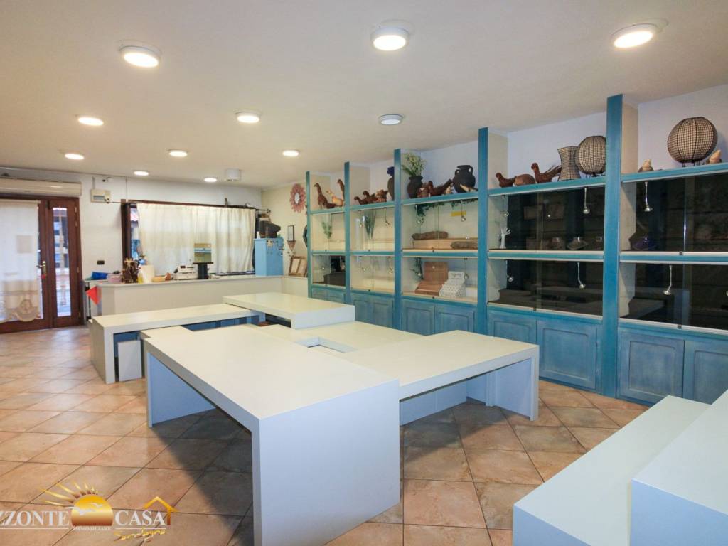 intera palazzina in vendita a Siniscola in zona La Caletta