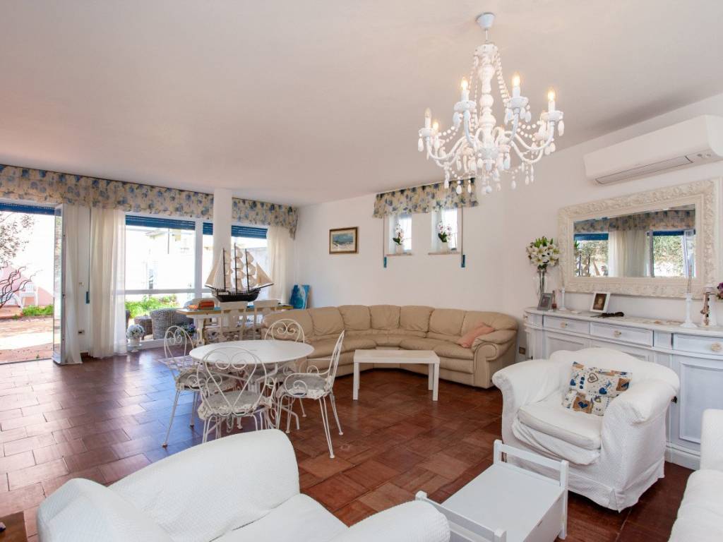casa indipendente in vendita a Siniscola in zona Santa Lucia