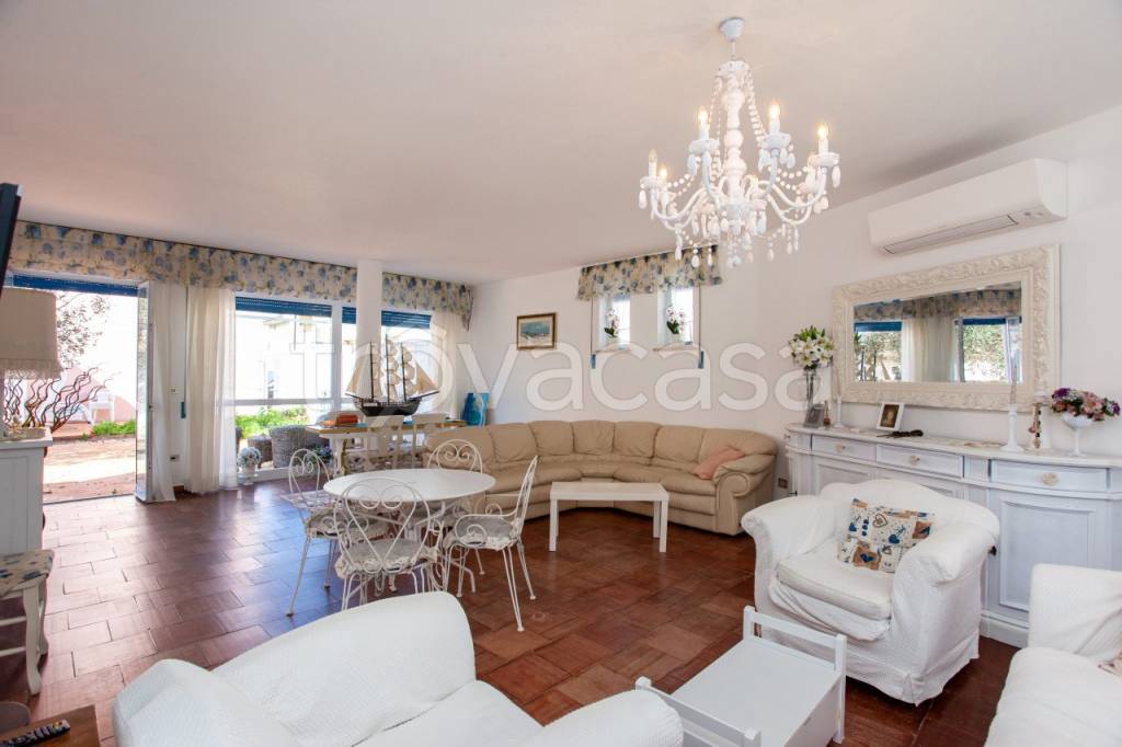 casa indipendente in vendita a Siniscola in zona Santa Lucia
