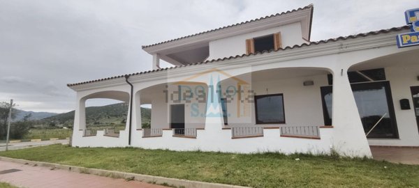 locale commerciale in vendita a Siniscola in zona La Caletta