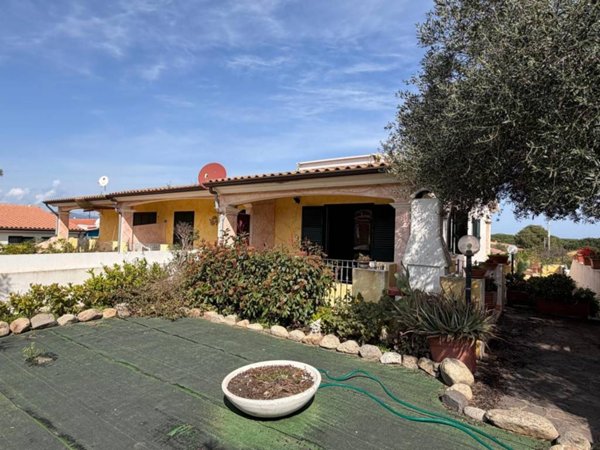 casa indipendente in vendita a Siniscola in zona Santa Lucia