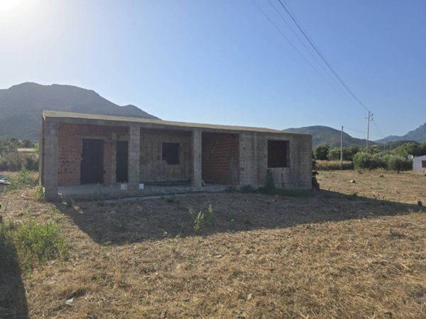 casa indipendente in vendita a Tertenia