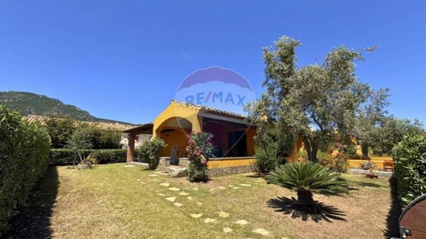 casa indipendente in vendita a Tertenia