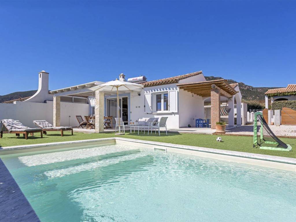 casa indipendente in vendita a Tertenia