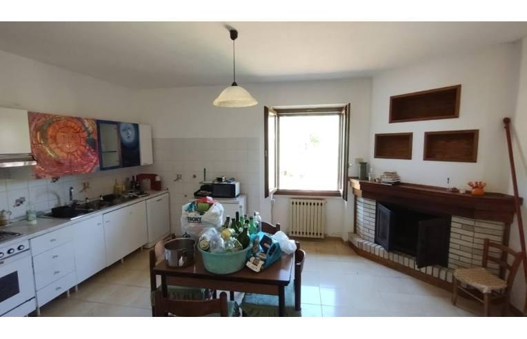 casa indipendente in vendita a Teti