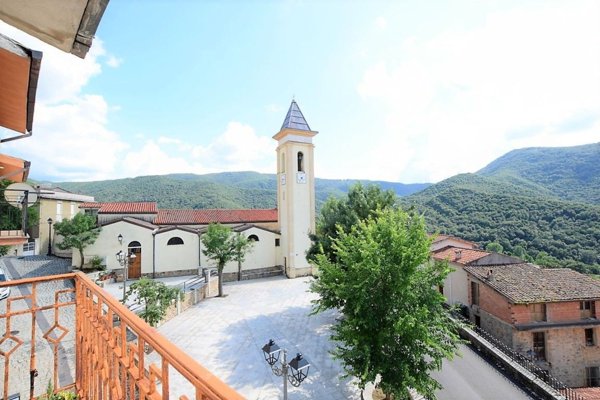 casa indipendente in vendita a Tiana