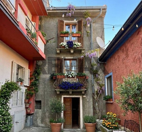 casa indipendente in vendita a Tonara in zona Arasulè