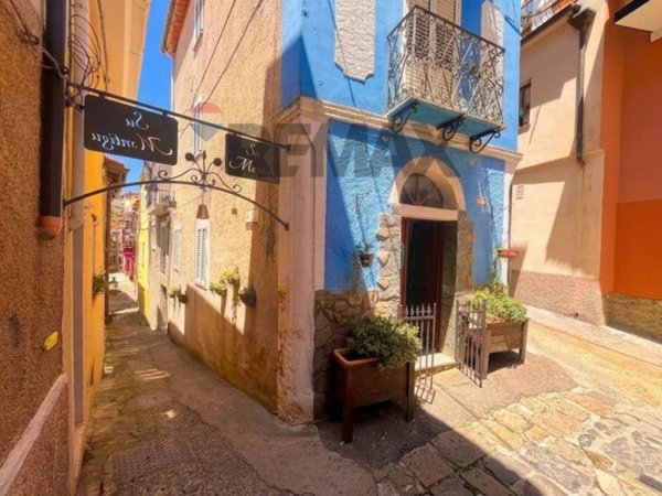 casa indipendente in vendita a Tonara in zona Arasulè