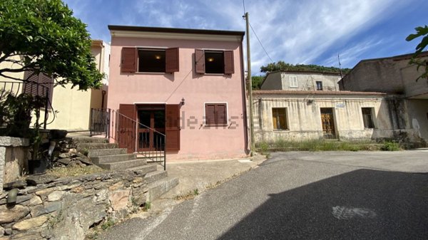 quadrivano in vendita a Torpè in zona Su Cossu