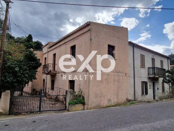 pentavano in vendita a Torpè in zona Brunella