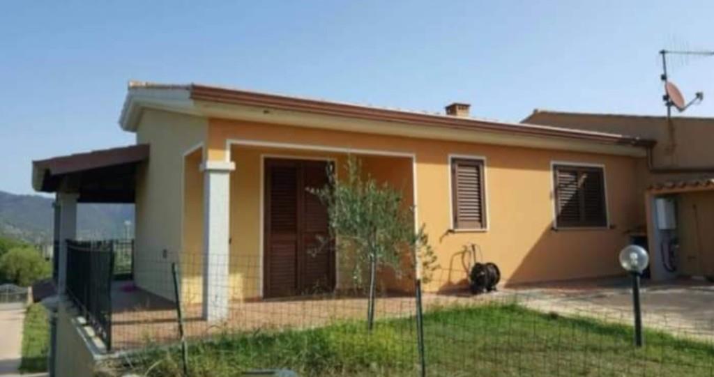 casa indipendente in vendita a Torpè