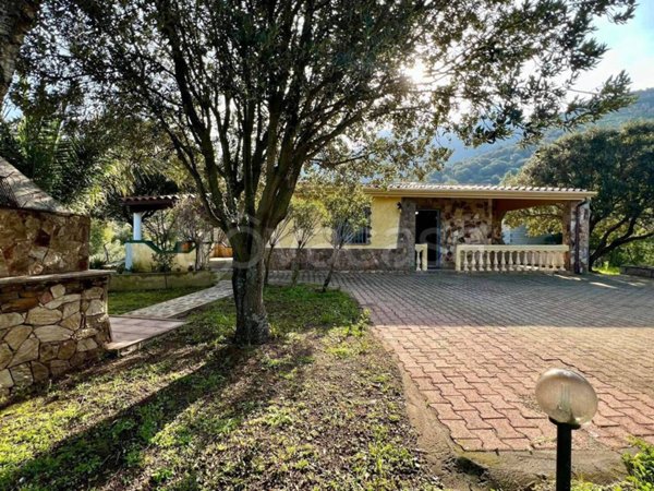 casa indipendente in vendita a Torpè