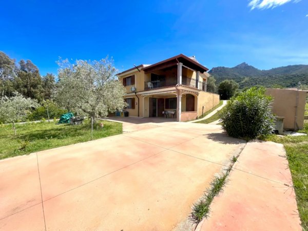 casa indipendente in vendita a Torpè
