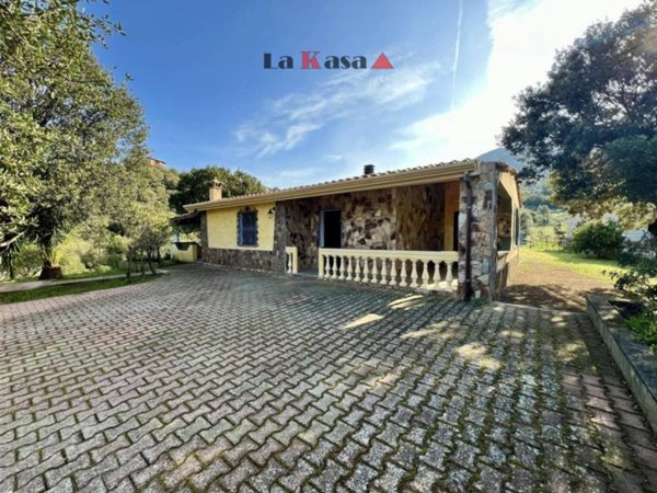 casa indipendente in vendita a Torpè